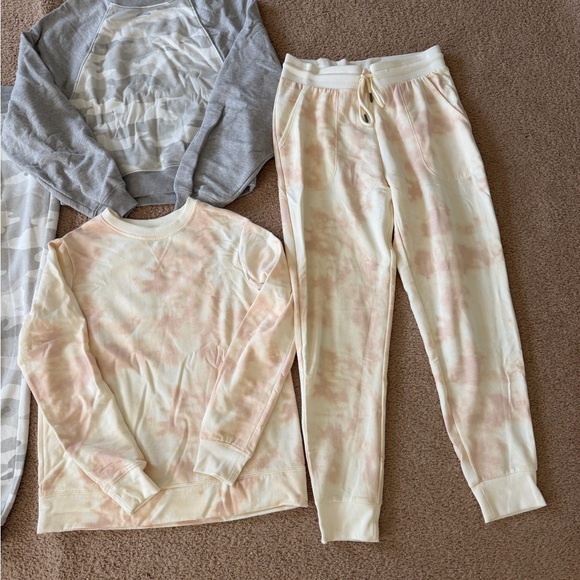 Women’s Jogger Sets - Picture 2 of 10